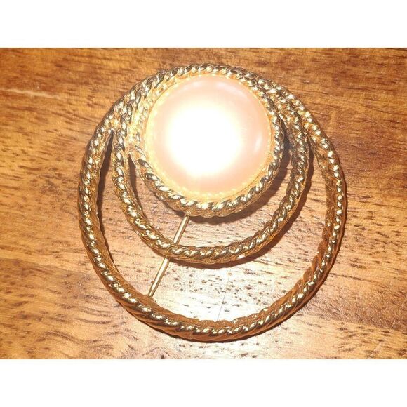 MONET Signed Faux Pearl Three Circle Gold Tone Brooch Pin - Picture 1 of 5